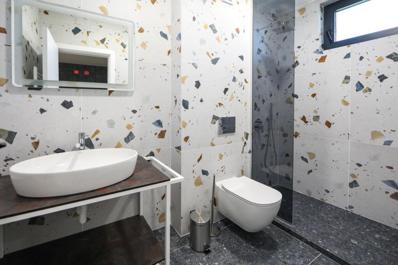 Graffit Luxury Πανσιόν *
